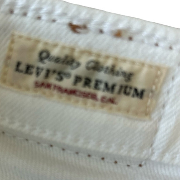 NWOT Levi’s premium 311 Shaping Skinny Distressed Women’s Jeans Size 32 - Picture 6 of 14